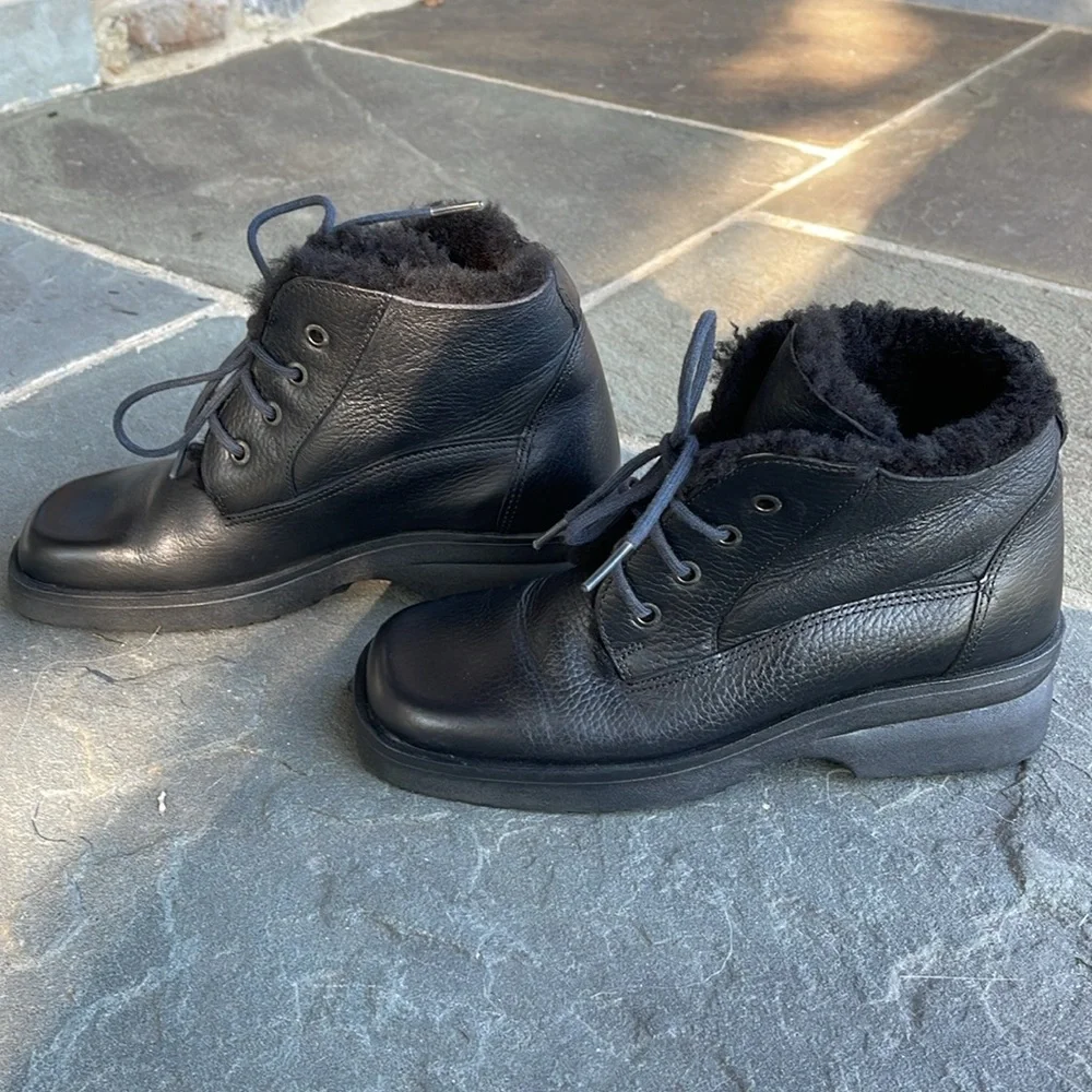 Santana Canada lace up boots size 7 fur lined